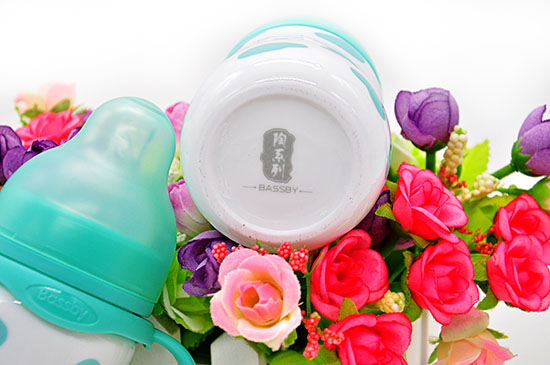 貝斯比幻彩瓷異形寬口自動奶瓶綠色