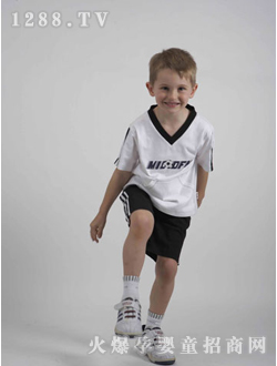 ���桤�¸���ɫ�\(y��n)��(d��ng)�b