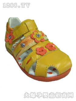 ��һ��Ů���Sɫ�ļ���Ь